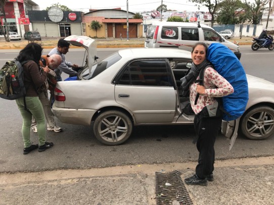 Bolivia - Santa Cruz de la Sierra - Stiiged nie ines inoffiziells Taxi hends gseid...