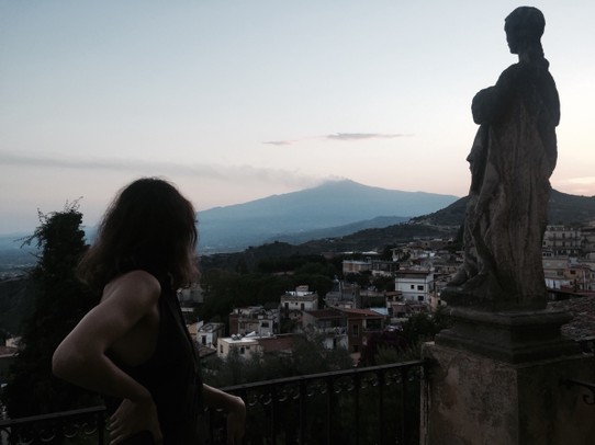Italien - Taormina - Sarah e Etna. Blick von unserem Balkon 