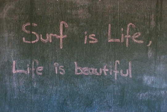 Turkey - Alaçatı Windsurfers Paradise - Surfen ist wie das richtige Leben: mal bist Du oben auf der Welle, mal unten.