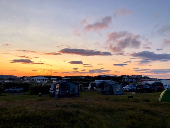 Island - Stykkishólmur - Der Campingplatz in der Abendsonne...
