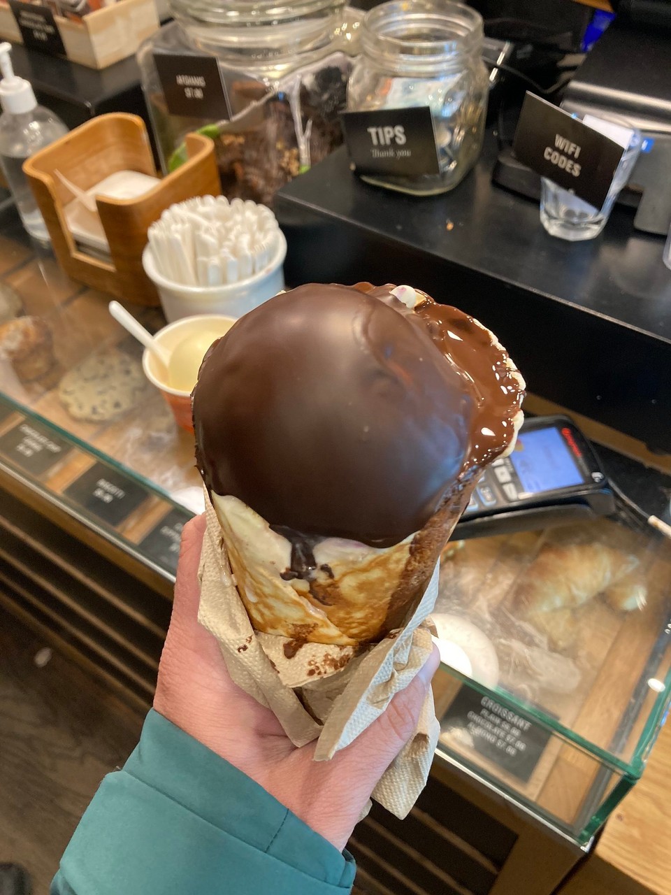 Neuseeland - Queenstown-Wakatipu Ward - Dessert darf natürlich auch nicht fehlen 🤭 in dem Laden ist ununterbrochen eine Schlange an Menschen die anstehen, muss also gut sein 😃