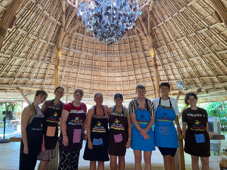 Thailand - Mae Rim - Die Kochkursgruppe 👩‍🍳 (2 Amerikanerinnen, 2 Engländer und wir 4)
