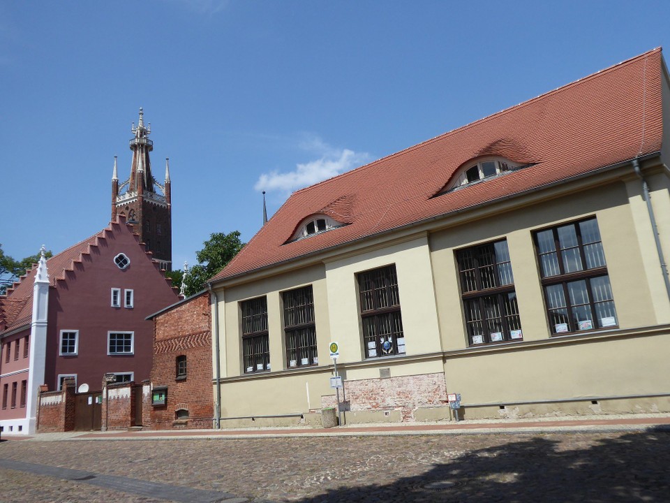 Deutschland - Lutherstadt Wittenberg - Wörlitz, eine kleine Stadt mit riesigen Garten- und Parkanlagen drumherum, habe ich zwar ein bisschen durchfahren, aber hauptsächlich war ich dort zur Mittagspause. Der kleine Ort gibt nicht viel her, die Gärten besuche ich irgendwann demnächst mit meiner Mutter 🥰.