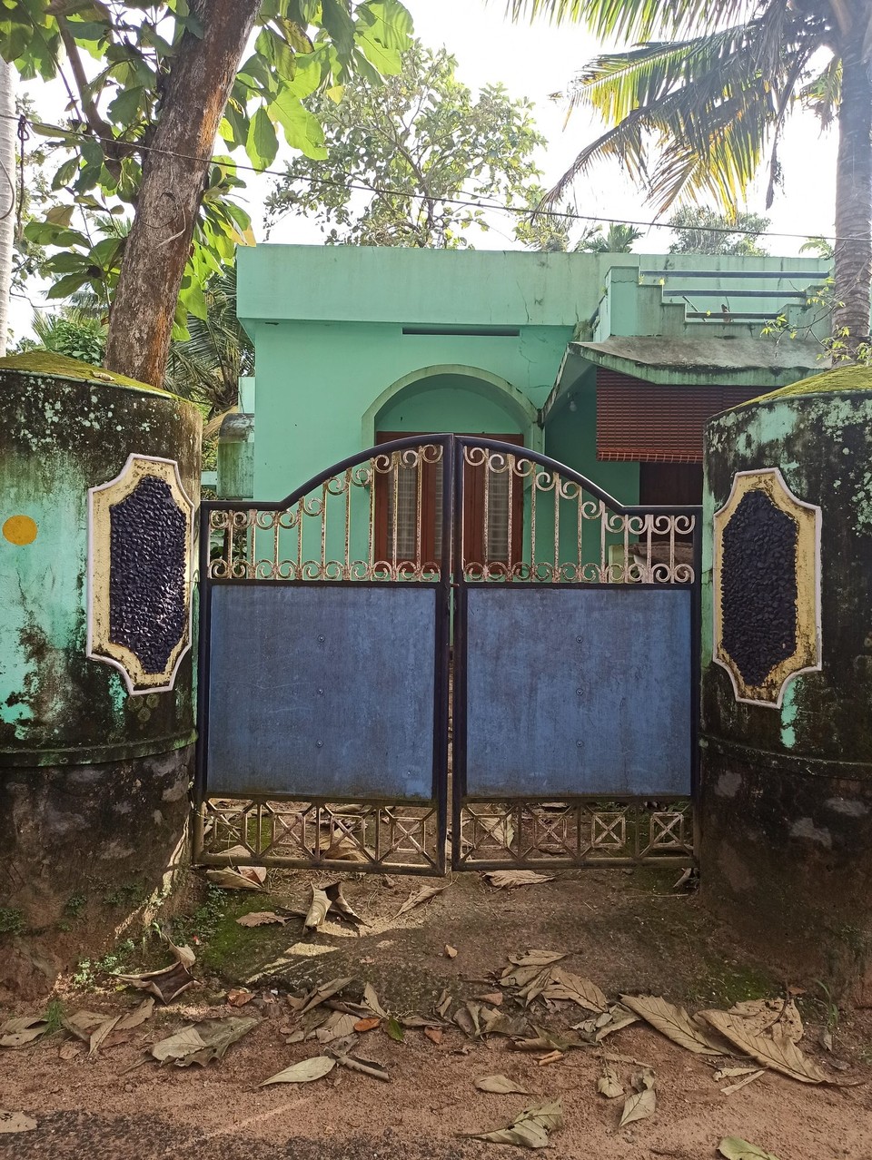 Indien - Varkala - Hier gibt's tolle bunte Häuser im Ort. 