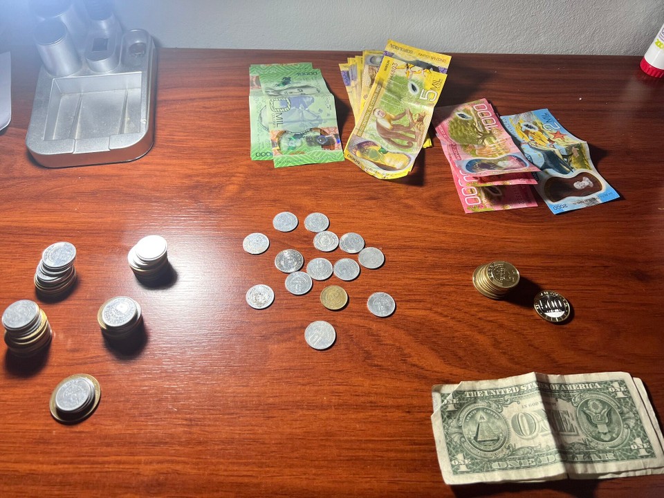 Costa Rica - San José - Am samstig hani denn mal mis Bargeld chli sortiert und zählt, es het sich über die Zit einiges agsammlet
