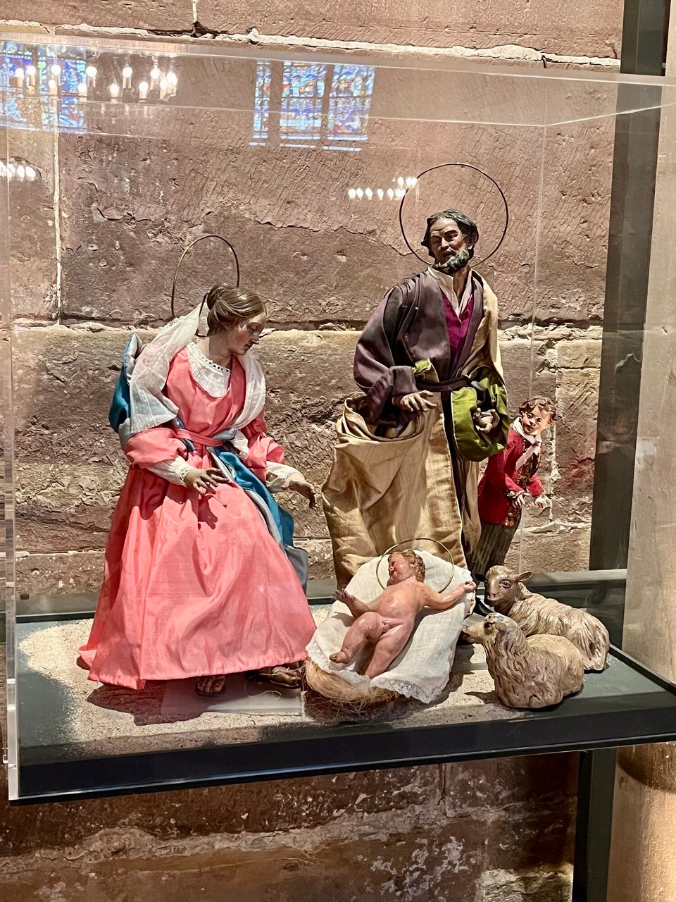 Frankreich - Straßburg - Krippenfiguren hinter Glas