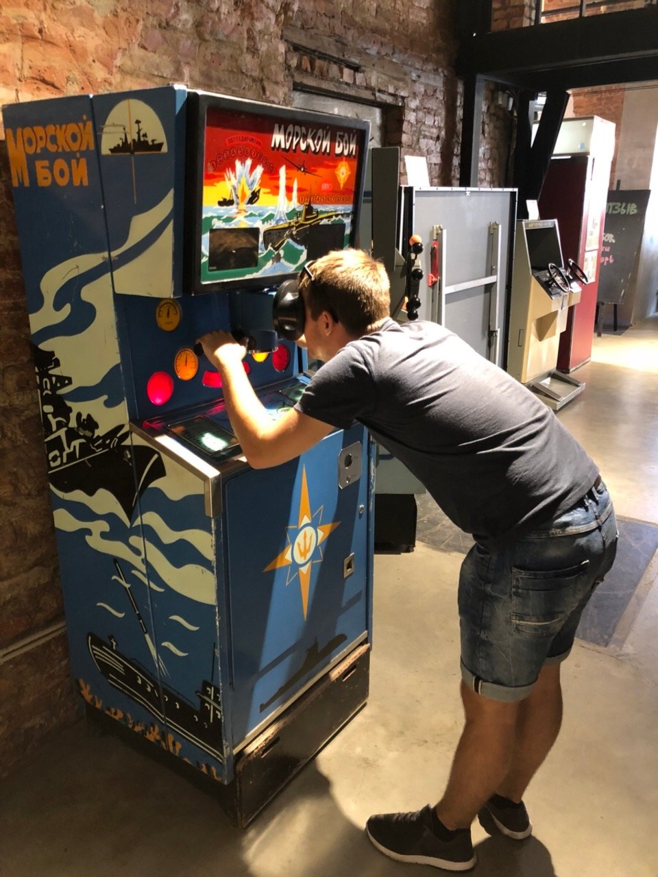 Russland - Sankt Petersburg - Museum von und gleichzeitig Spielhalle mit alten Spielautomaten, richtig retro 😛

Marco am U-Boote versenken 💥