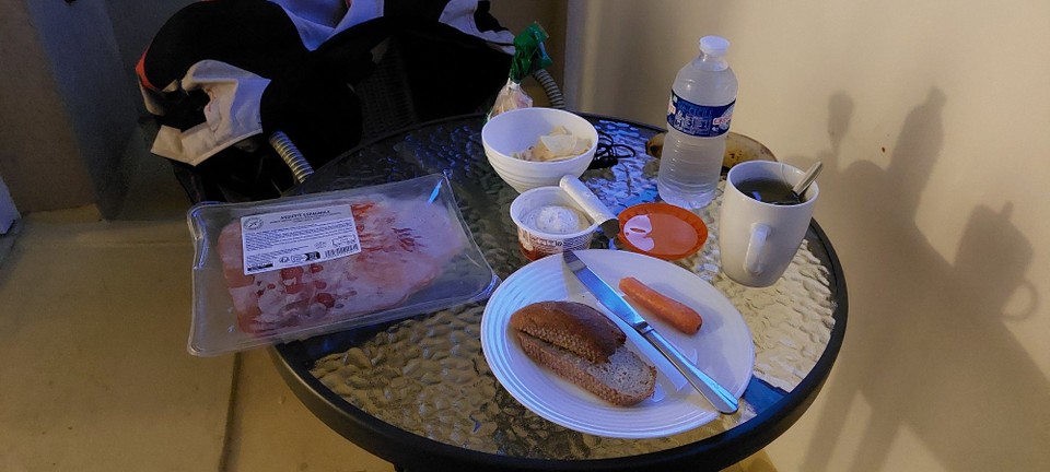 France - Avignon - Ausklingen beim "Dinner" à la Brotsack 😋