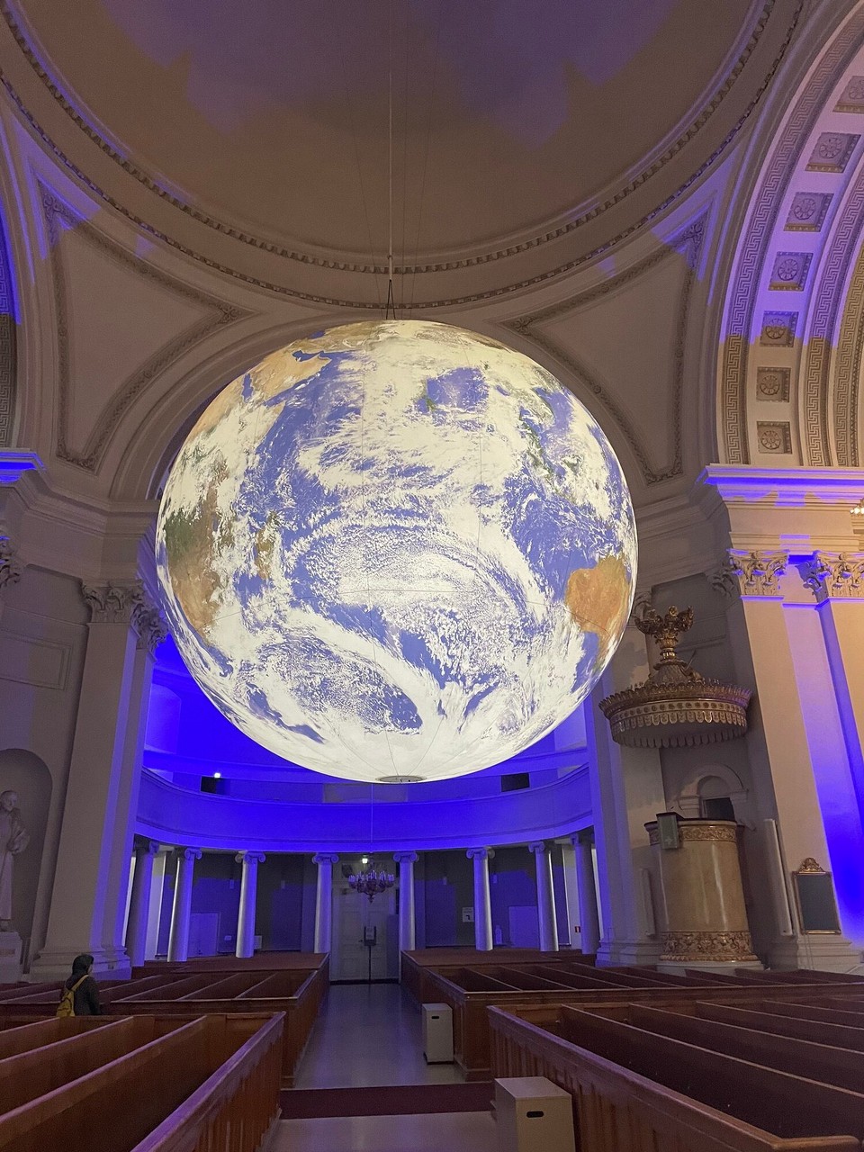 Finnland - Siuntio - Diese Weltkugel ist eine Ausstellung, die um die Welt geht 