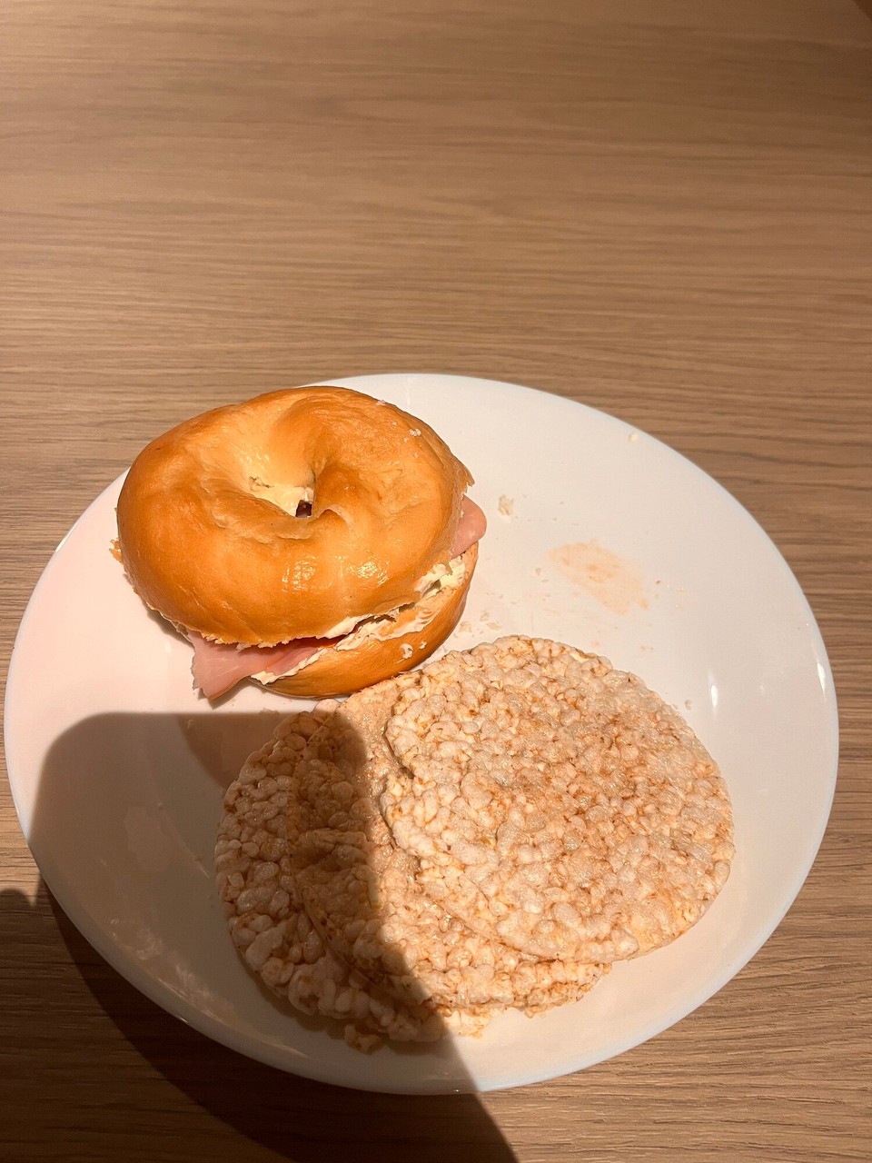 Australia - Melbourne - Bagel for lunch before I head off. Hopefully this cafe will be good, the lady is nice but they are slow with the updates. Trial booked in for next Tuesday and then she asked if I could start the week after… no immediately please!