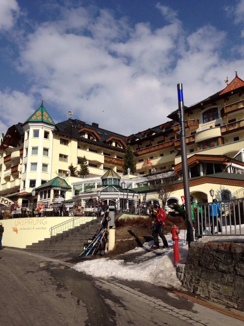 Österreich - Ischgl - Hotel Post  - Abfahrt  bis ins Dorf 