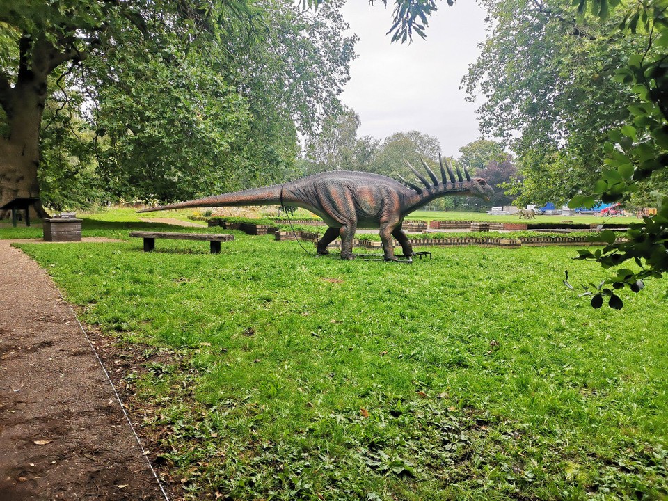 United Kingdom - Cardiff - Dinos im Bute Park 