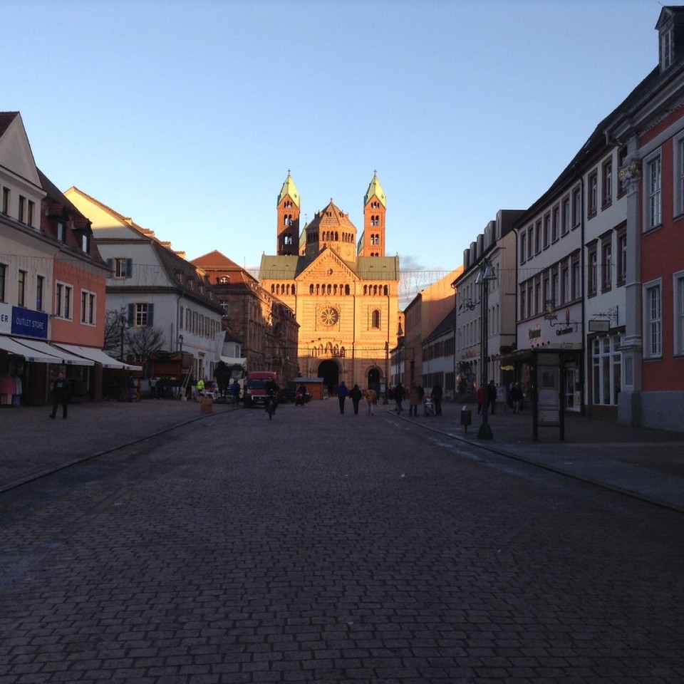 Deutschland - Speyer - Der mächtige, beeindruckende Dom beherrscht das Stadtbild