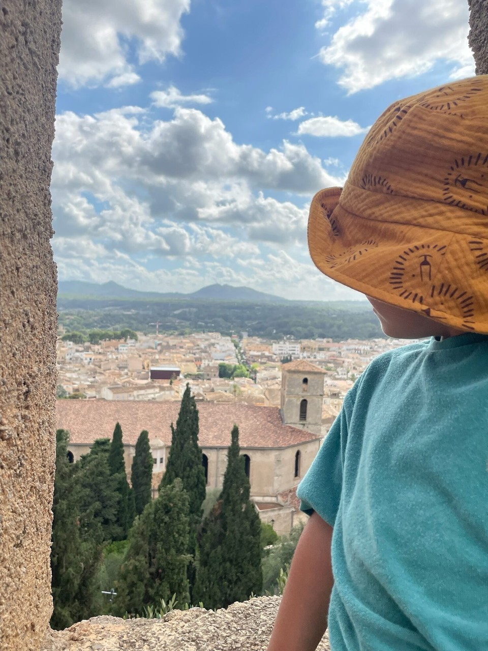 Spanien - Artà - hatte immer wieder schöne Ausblicke auf die Stadt.
