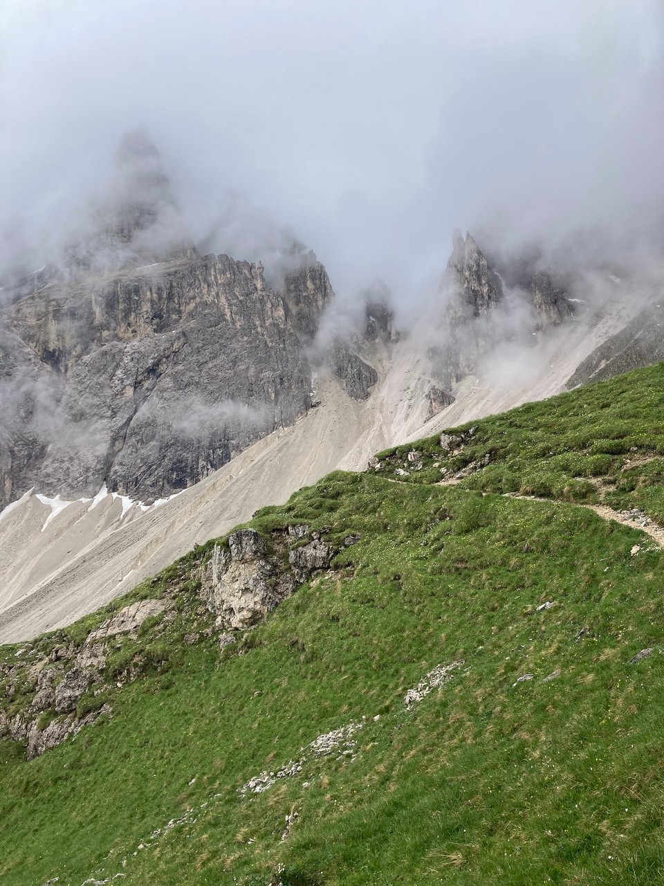 Italien - St. Christina in Gröden - Roa Scharte in Wolken