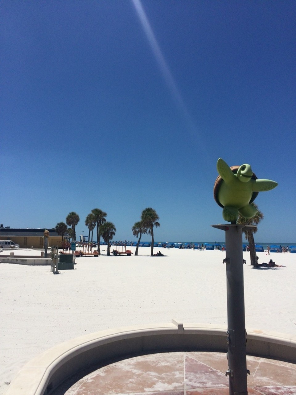 Vereinigte Staaten - Brandon - Strandtag am Clearwater Beach.

Clearwater ist eine Stadt und zudem der County Seat des Pinellas County im US-Bundesstaat Florida mit über 100.000 Einwohnern.

Clearwater ist der Hauptsitz der Church of Scientology. Die an der Tampa Bay gelegene Stadt ist Teil der Metropolitan Statistical Area (MSA) Tampa-St. Petersburg-Clearwater (kurz auch Tampa Bay Area) mit rund 2,8 Millionen Einwohnern.
