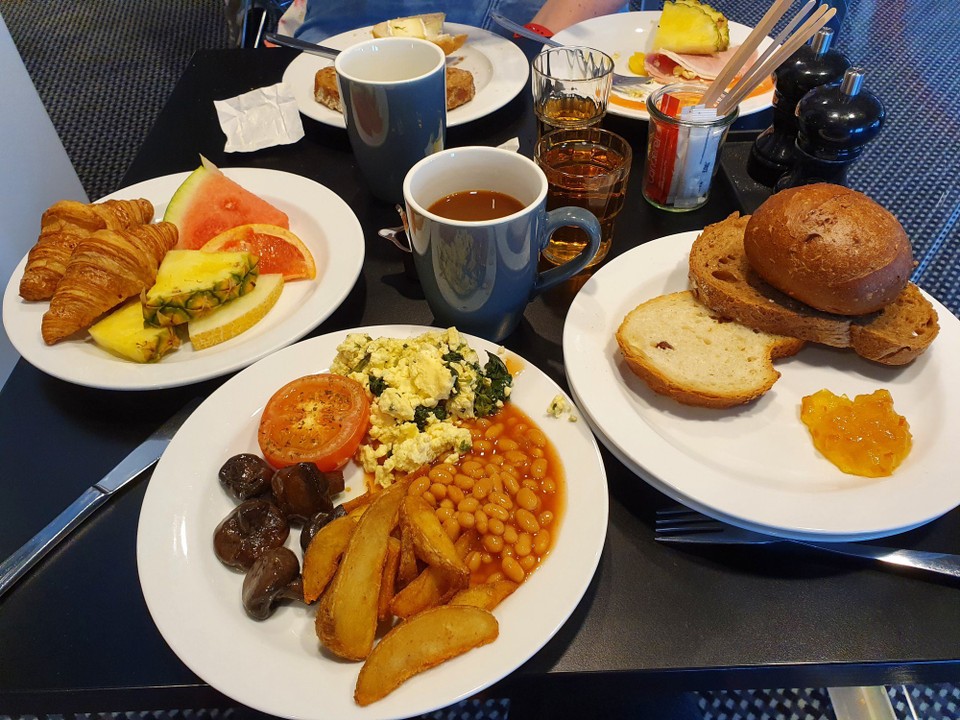 Vereinigtes Königreich - Newcastle upon Tyne - Nach überstandener Nacht wird es Zeit für ein schottisches Frühstück.