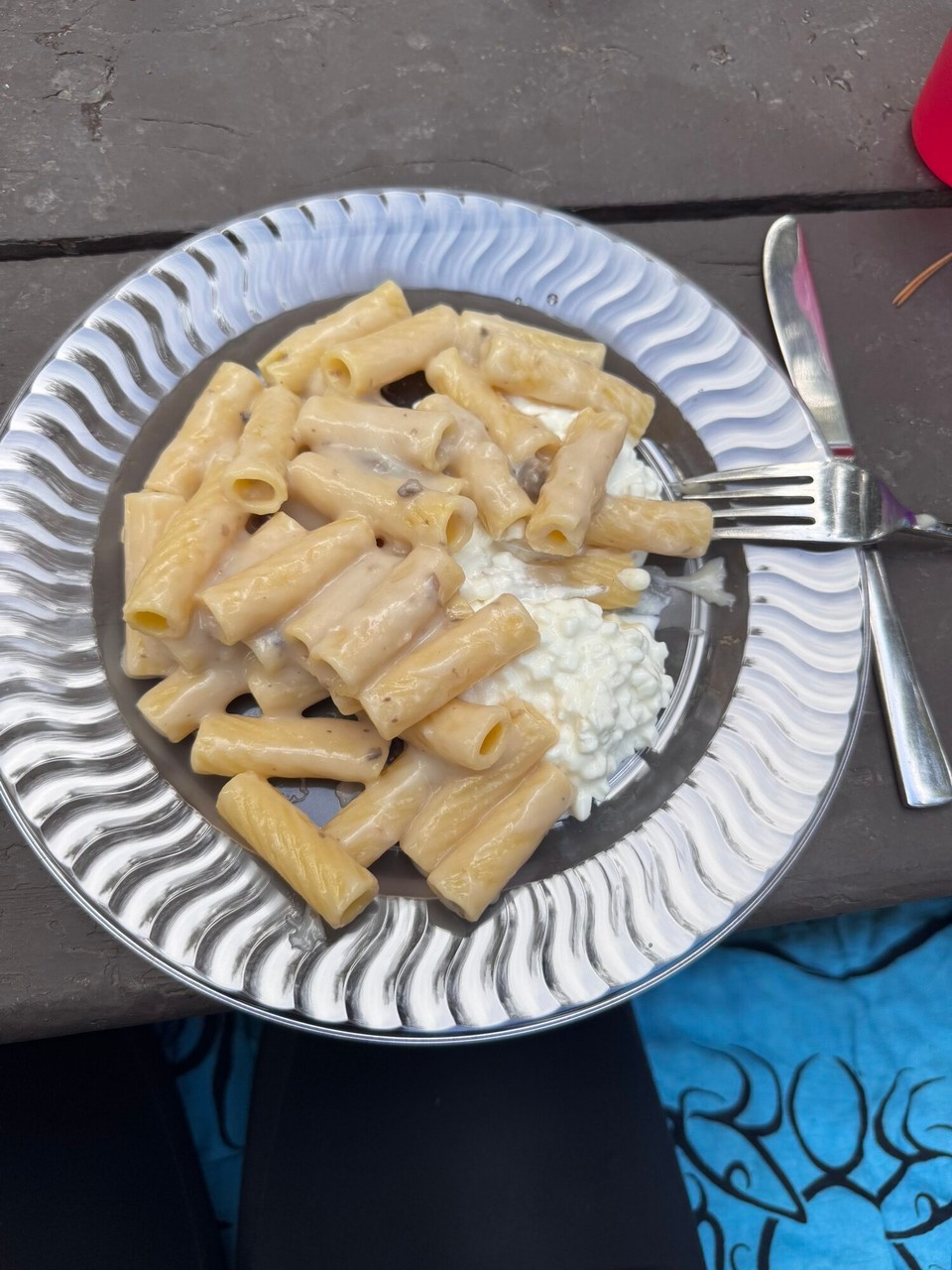 Vereinigte Staaten - Yellowstone National Park - Üses erste sälber kochte Znacht. Teigwaren mitere Pilzsauce. Und natürlich döf au do de Hüttenkäse ned fähle☺️.
Fazit: Es esch fein gsi, aber en sälber gmachti Pilzsauce dihei esch besser.🙈