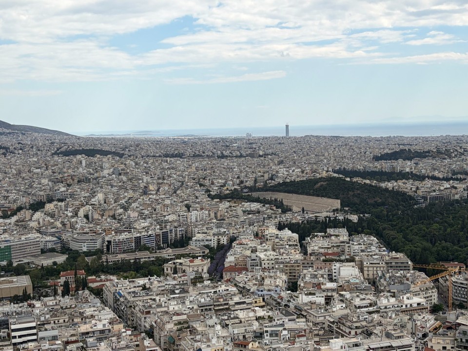 Griechenland - Athen - Später ging es noch per Standseilbahn auf den Lykabettus, von wo aus man einen schönen Rundumblick über Athen hat.