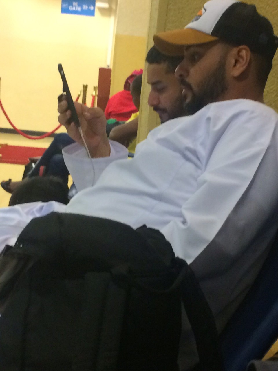 Äthiopien - Addis Abeba - Ohne Handy geht Omani nie ins Bett...