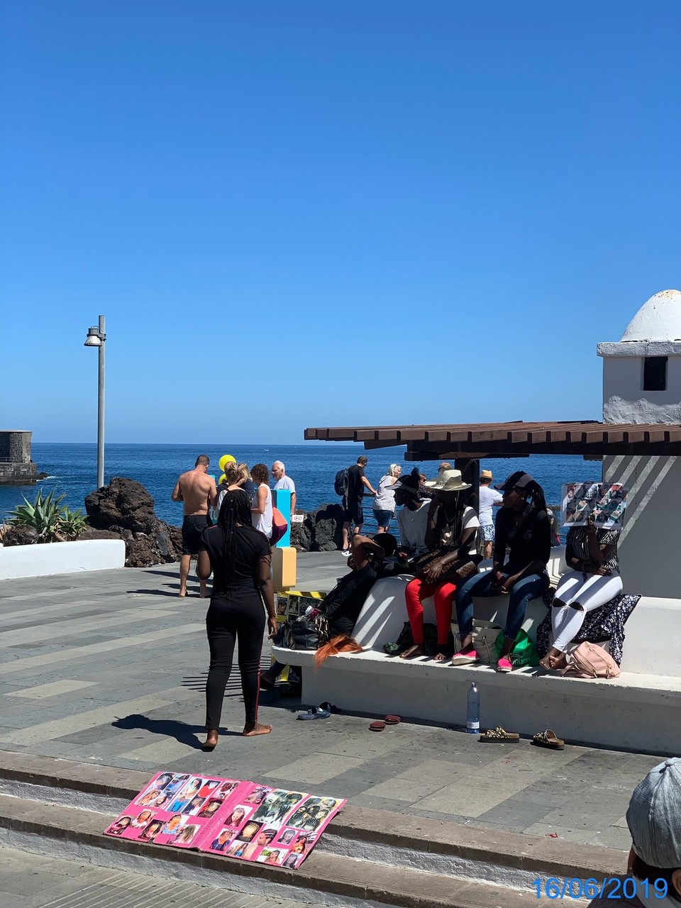 Spanien - Puerto de la Cruz - Juchhei Die Afrikanerinnen wollen sich auch verabschieden 