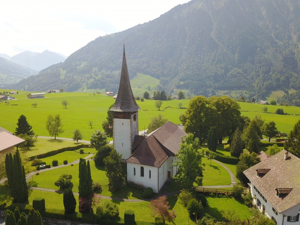 Schweiz - Krattigen - In dieser Kirche wurde geheiratet. Sehr idyllisch. 