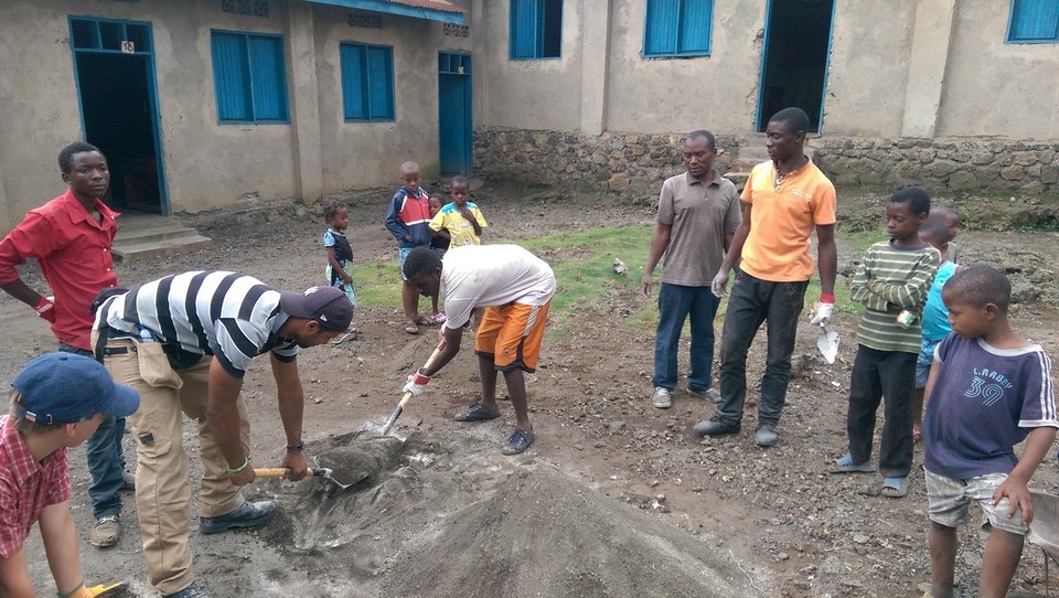 Demokratische Republik Kongo - Goma - Betonmischer auf afrikanisch