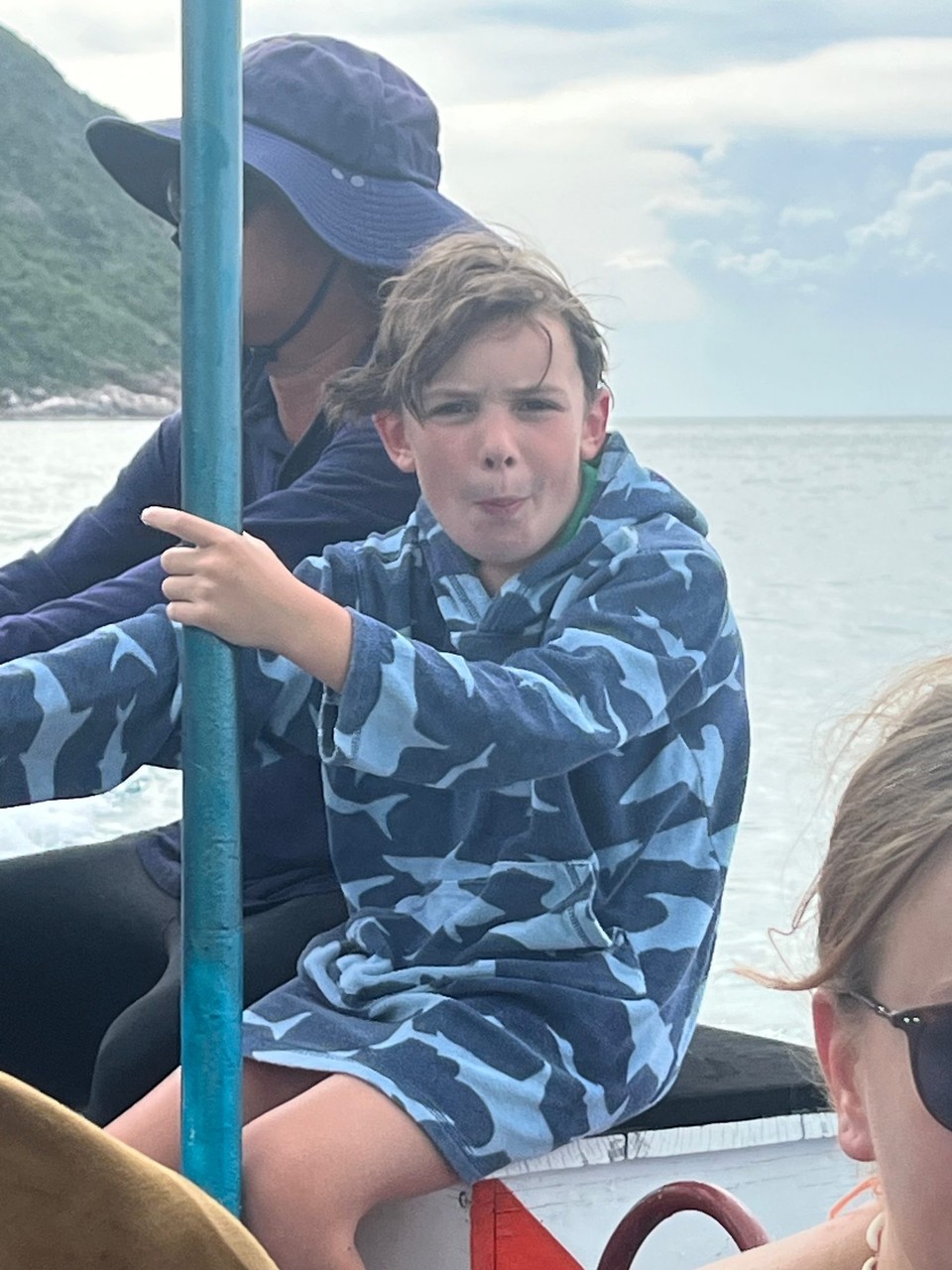 Thailand - Ko Pha-ngan - Piet steuert das Boot und bringt uns sicher an den Strand zurück 