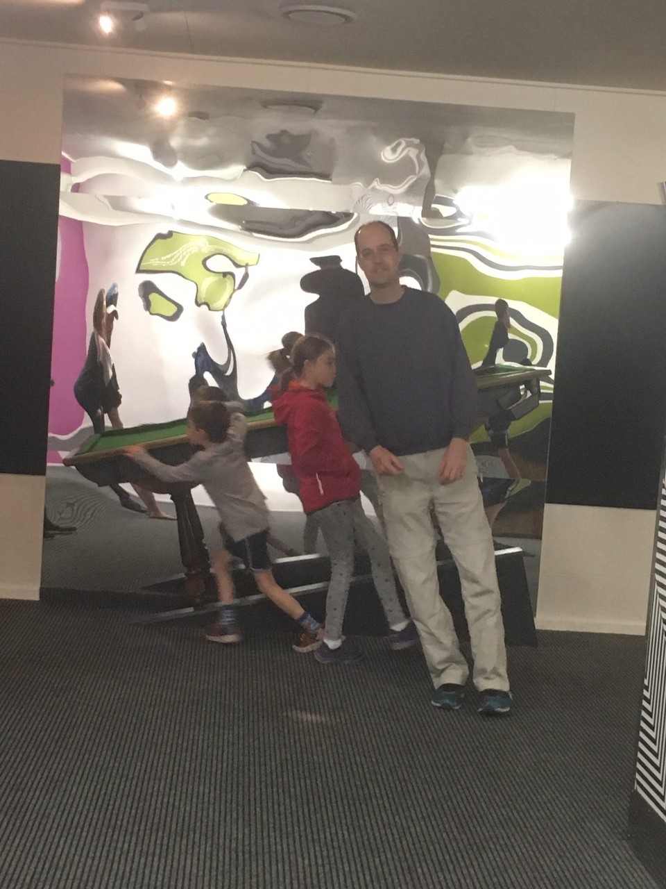 Neuseeland - Wanaka - Es sieht so aus, als ob die Kugel nach oben rollt.