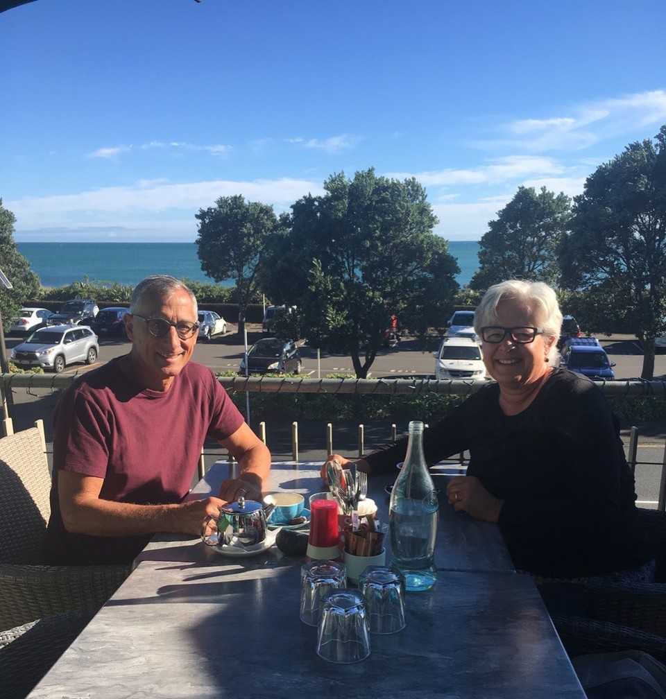 Neuseeland - Wanganui - Frühstück auf der Hotelterrasse in New Plymouth 
