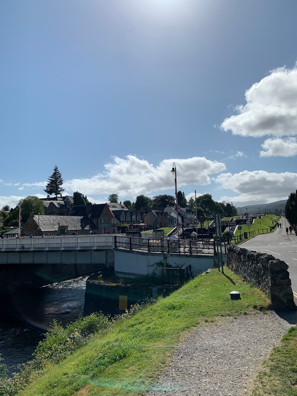 Vereinigtes Königreich - Inverness - Ganz 5 Stuefe bruchts bis me düre isch - duuret bis 2 Stung!