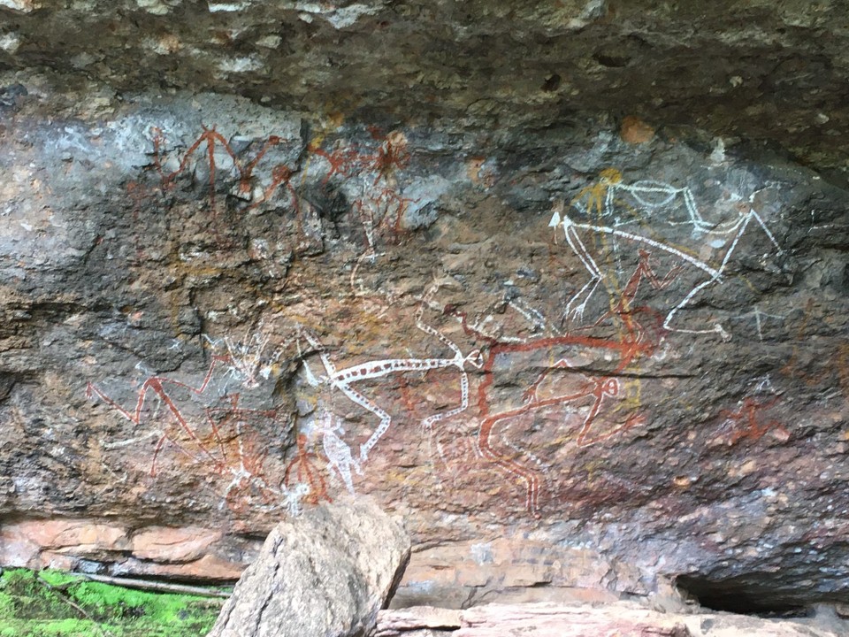 Australien - Kakadu - Die Felsmalereien - hier eine tanzende Familie 