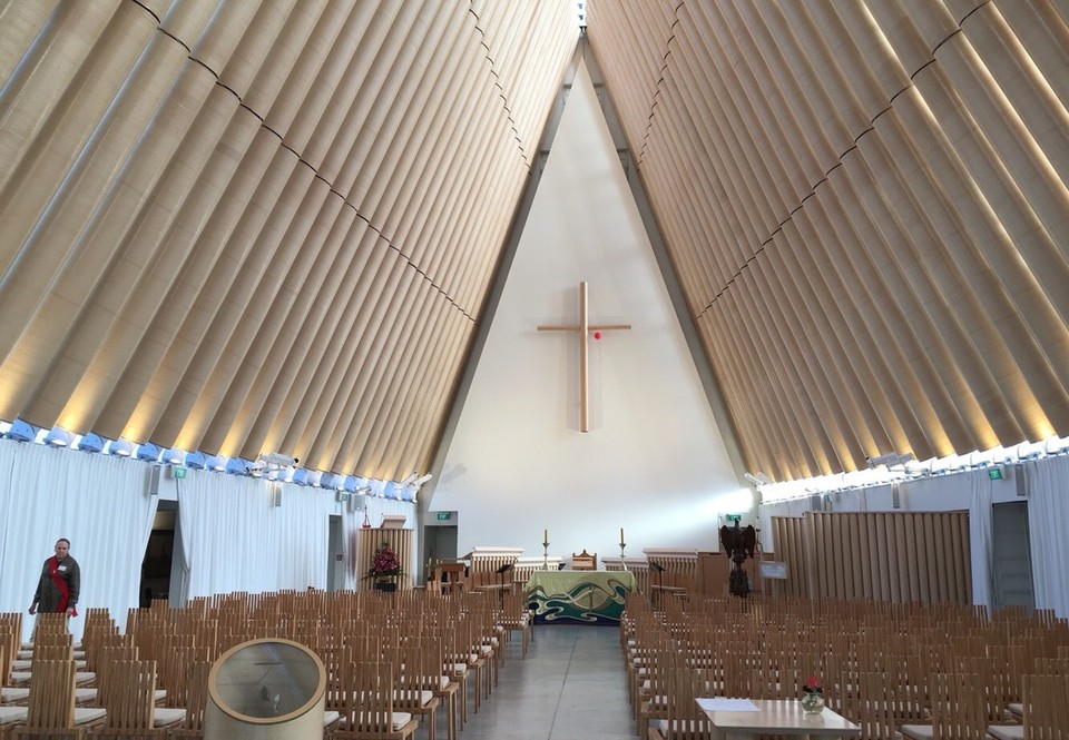 New Zealand - Christchurch - Auch die Kirche von Christchurch hat sich verändert- diese hier ist aus Karton erstellt worden und soll nicht ewig halten, sondern nur bis die ehemalige Kathedrale wieder aufgebaut ist