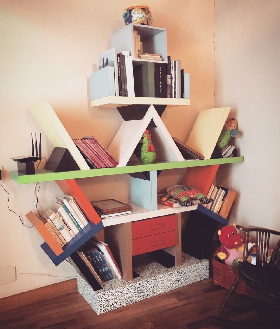 Italien - Cantù - Das Memphis Regal von Sottsass. Kannte ich bislang nur aus Büchern über Produktdesign
