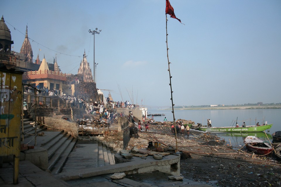 Varanasi - Varanasi - Burning Ghat, dead bodys are burned here.