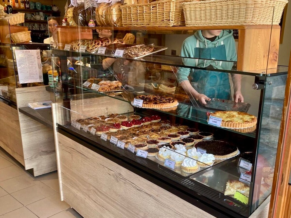 Frankreich - Château-Ville-Vieille - Auch wenn‘s schwer fällt, wir kaufen nur Baguette ein.  