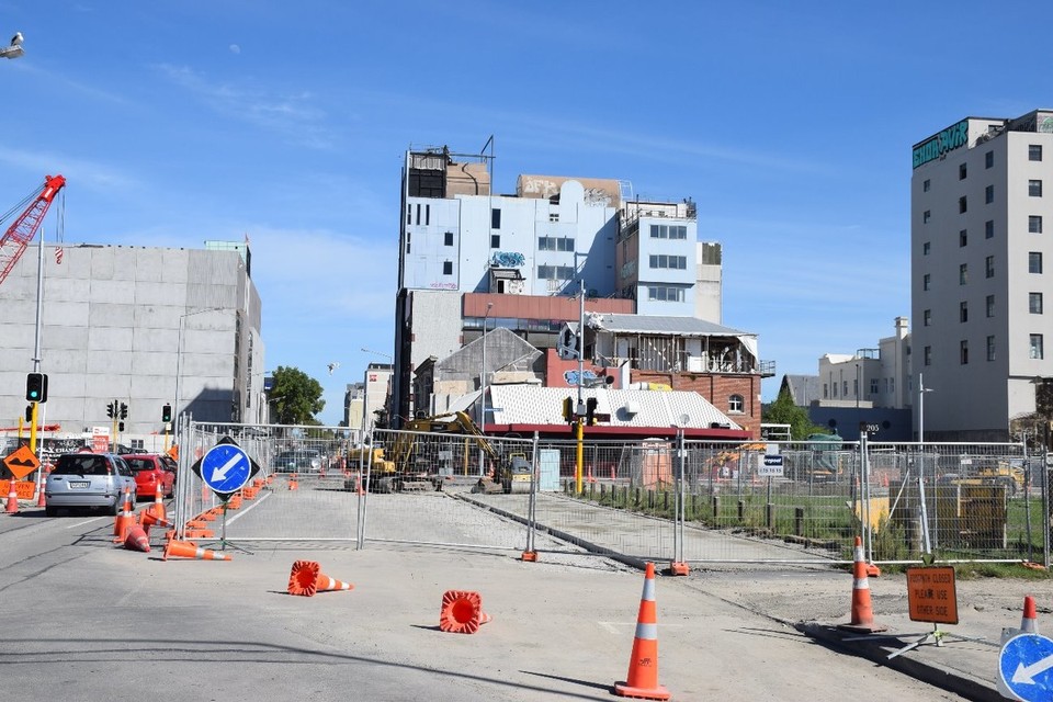 Neuseeland - Christchurch - Ein typisches Bild der Innenstadt - das Nebeneinandern von Baustellen und durch das Erdbeben beschädigten Häusern