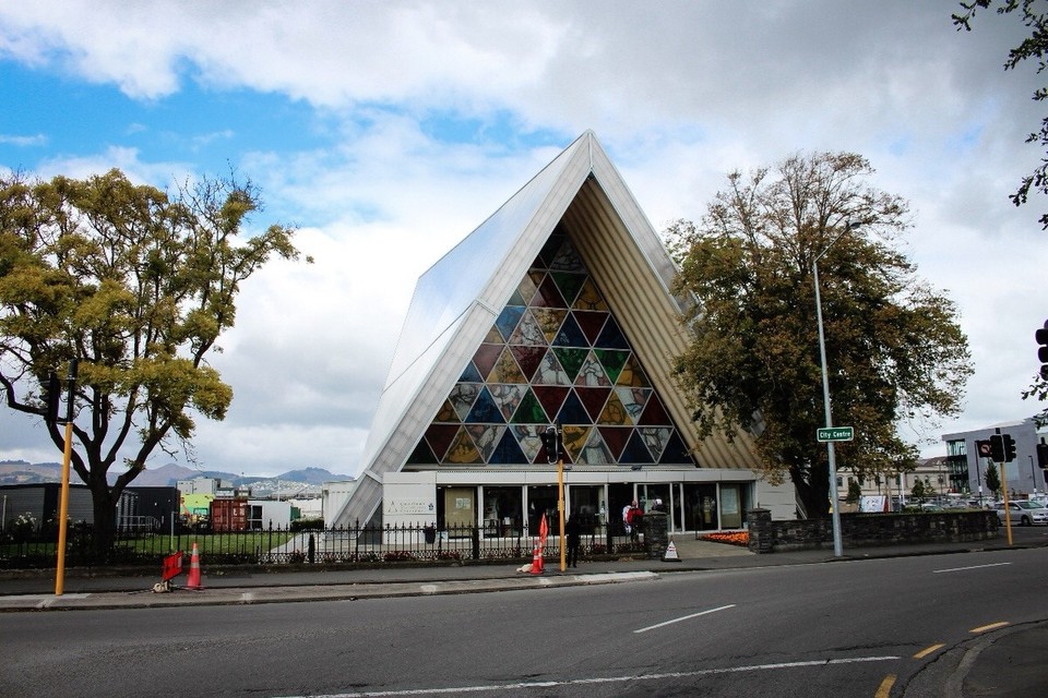 Neuseeland - Christchurch - Transitional cathedral aus riesigen Pappröhren gebaut 