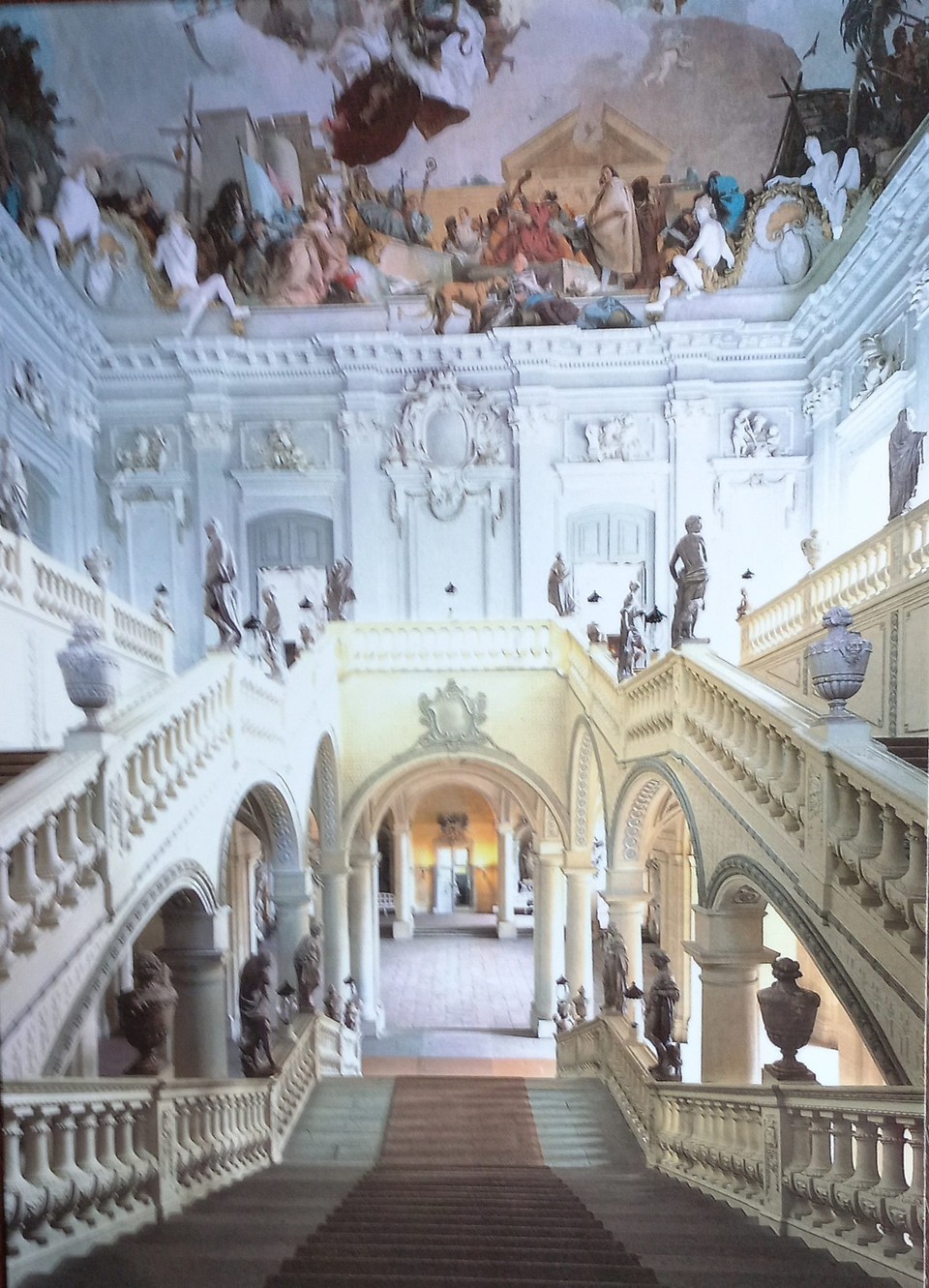 Deutschland - Würzburg - Treppenhaus mit Stuckaturen von A. Bossi.