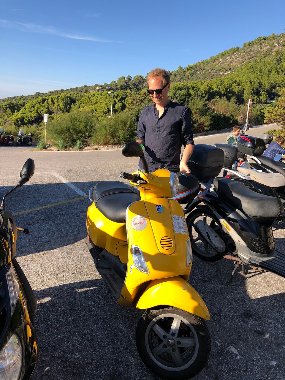Italien - Capri - Mit der gelben Vespa über Capri