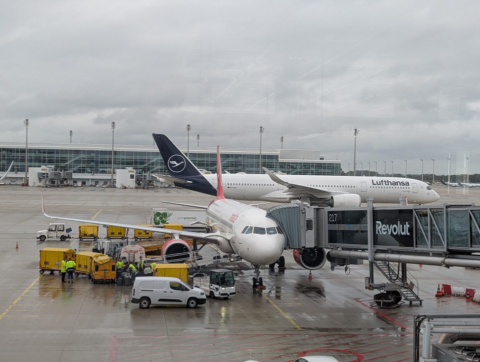 Deutschland - München - Das kleine Flugzeug vorne ist unseres.