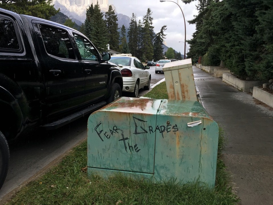 Kanada - Banff - Ich bin nicht ganz sicher wie die Trauben in Banff aussehen, aber bei uns daheim braucht man vor ihnen keine Angst haben 