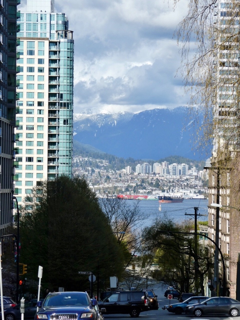 Canada - Vancouver - Nth Vancouver from the city