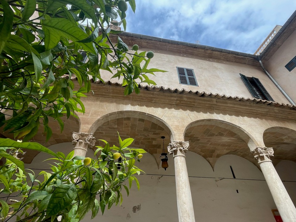 Spanien - Palma - Mit einem schönen Innenhof.