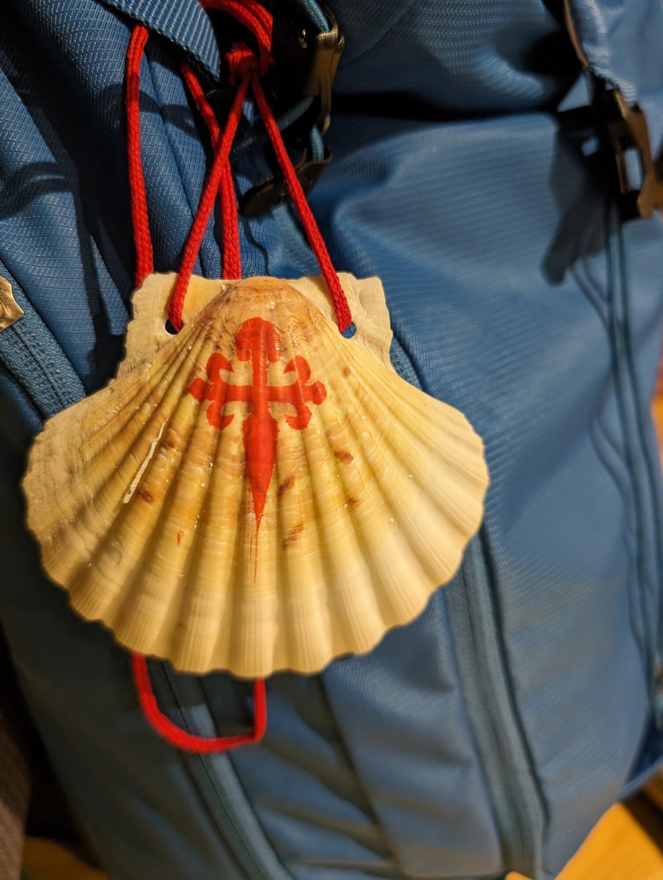 Spanien - Sarria - Auch an unserem Rucksack. 