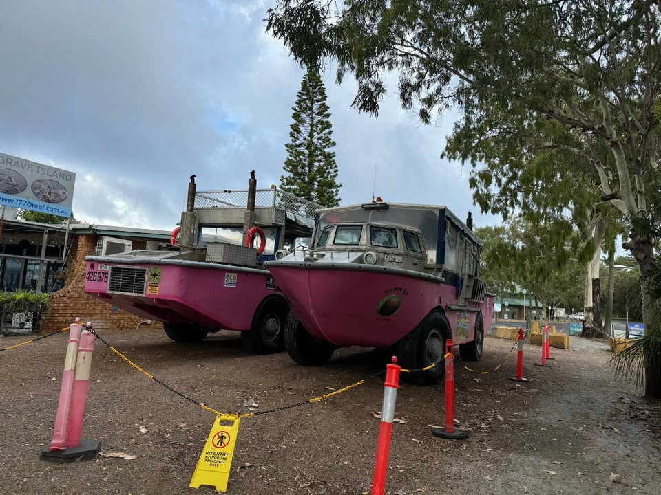 Australien - Eurimbula - Amphibienfahrüg, für Tourischtatour. Wer cool zum selbr fahra.
