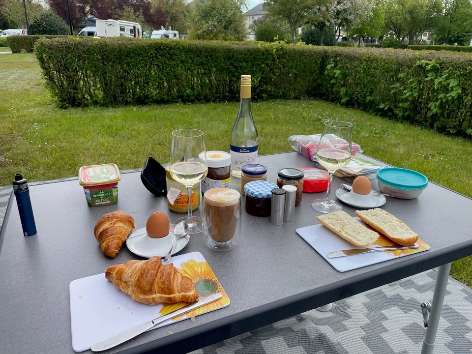 Luxemburg - Alzingen - Den Samstag starteten wir mit einem ausgewogenen Camperfrühstück! So lässt sich gut leben