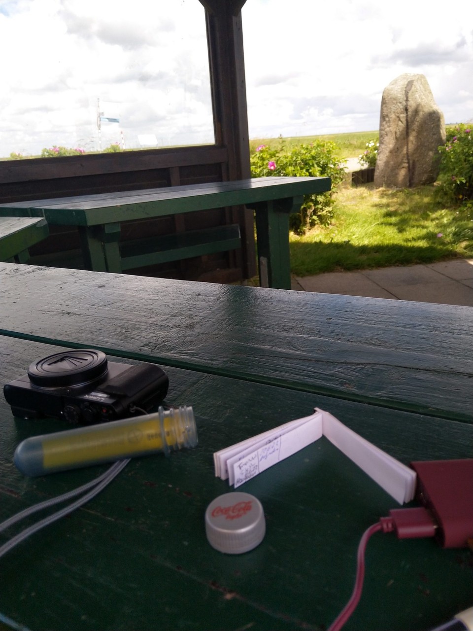 Deutschland - Wischhafen - Meine Mutter und ich sind zwar gerne, aber doch sehr schludrige Geocacherinnen. Meist vergessen wir es, oft ist es uns zu mühsam. Der hier fiel mir aber quasi in die Finger. Schöner Ort.