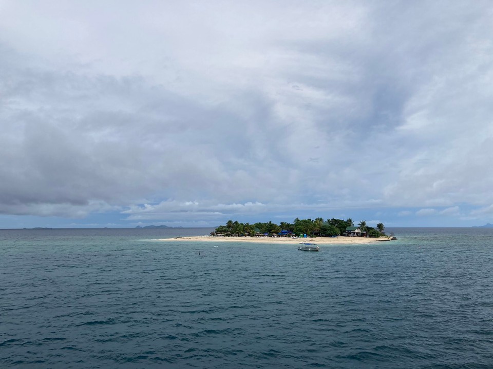 Fidschi -  - Die erste Insel die wir anfahren ist schon ziemlich hübsch 🤩