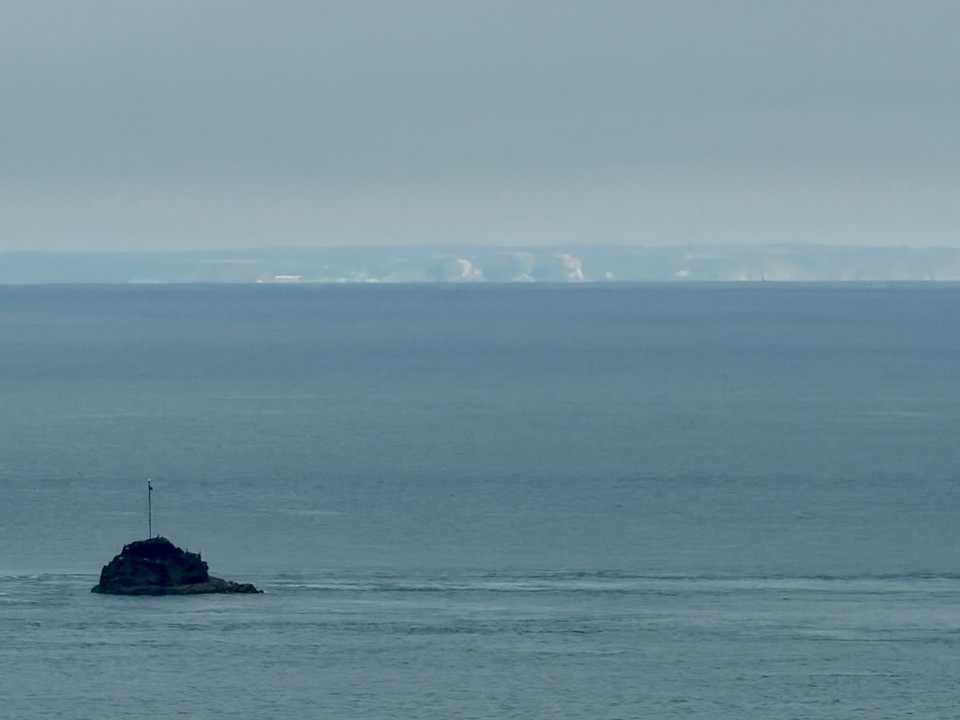 Vereinigtes Königreich - St Peter Port - Küste von Frankreich